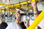上海老翁搭公車「閉眼休息」竟猝死！家屬求償50萬台幣遭駁回