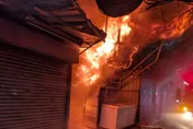 影/疑電線起火！基隆民宅驚傳火警　大批警消急封鎖救援