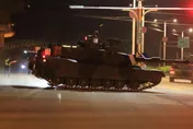影/賴清德就職2週年凌晨　陸軍M1A2T「最強戰車」暗夜出擊！