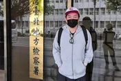 康康突現身台北地檢署！他親吐當證人「之前被騙500萬」