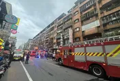 影/新北三重民宅火警竄濃煙　男子受困命危送醫搶救