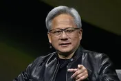 黃仁勳喊話全球AI熱續燒　財測強勁股價卻震盪！輝達財報曝光