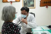 婦胸悶喘不停…竟是冠狀動脈狹窄！血管鈣化「硬如石頭」