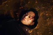 Energy阿弟淋雨躺爛泥拍MV　衣服全毀「頭破血流」畫面曝光