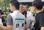 柯文哲萬華遭鬧場「砸蛋襲擊」！民眾黨怒提告
