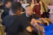 影/台中三媽會遶境爆衝突！逢甲夜市搶獻花揮拳遭逮