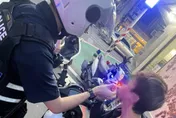 影/吸喪屍煙彈路口狂抖！桃園男拒送醫硬騎車　警火速逮人