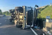 國3南州交流道貨車翻覆！46歲駕駛輕傷　竟然酒測超標