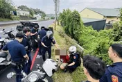 影/淡水毒駕男撞電信箱換備胎肇逃　警圍捕逮人查獲子彈