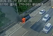 影/國3新店隧道口黑車突自燃！車頭燒成火球　駕駛急逃生