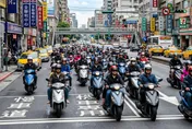 砍是非題！機車考照及格率跌5%　汽車筆試選擇題增至50題