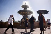 熱浪襲西歐！多國創5月最高溫紀錄　39℃民眾撐不住擬裝冷氣