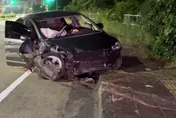 影/擋風玻璃撞掉「車頭全毀」！國3龍井段女駕駛一度受困