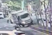 影/191戶漆黑一片！北市士林「貨車撞爛變電箱」台電搶修中