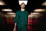 NBA/文班亞馬G6穿綠袍化身「少林武僧」？親曝特殊造型作用