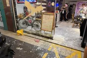 「卡米地」遭潑穢物…門口全是味兒！　紅帽男落網了