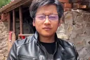 染白髮穿皮衣！陸男模仿黃仁勳暴紅　自曝擔心收輝達律師信
