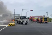 新台15線才剛通車就出事！2車對撞起火「燒成黑骨架」