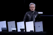 黃仁勳鴻海亮相穿過！「親筆簽名皮衣」拍賣　料拍出近2百萬台幣