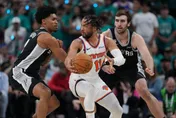 NBA/布朗森發威飆分！尼克總冠軍戰搶下開門紅　逆轉撂倒馬刺