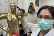 車禍腦出血左眼癱瘓2個月！針灸1個月讓7旬嬤重見光明