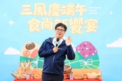 柯志恩、賴瑞隆同場包粽子！陳其邁笑：我來打個分數