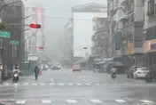 對流雲系旺盛！10縣市大雨特報　一路下到晚上