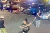 影/北市樂團爆內鬨！團員當街狠噴辣椒水　害鼓手臉紅腫
