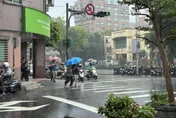 西南風發威！新北發布天氣預警　慎防土石坍方、積淹水