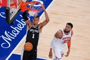 NBA/馬刺扳回一城！文班亞馬轟32分　斬斷尼克季後13連勝