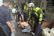 影/新北板橋毒駕拒檢逃逸　警圍捕開8槍逮人查獲毒品