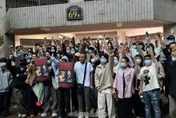 影/拳頭硬了！重慶男先領養再虐殺毛孩　惹怒群眾抗議警清場