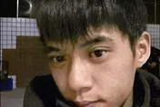 女運將胸口”插把刀”求援 花美男黑化離譜真相 深夜監理站外沉悶慘叫