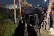 台中轎車失控翻覆再連環撞！猛烈衝擊拋飛釀1死2重傷
