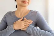 懼怕治療拖延3年！6旬婦乳癌腫瘤15公分「大如拳頭」