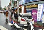 三重鬧區「喪屍男」撞電桿後癱倒！警證實檢測結果為毒駕