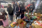 影/新竹麵包店夫妻氣爆亡！家屬出清店內用品　鄰里湧入力挺