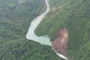 南投加走寮溪邊坡崩「形成堰塞湖」　估蓄水10萬公噸