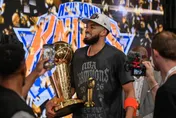 NBA/因林書豪愛上尼克！唐斯高舉金盃淚獻亡母