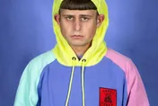 美國歌手奧利佛樹墜機身亡　2直升機相撞6人罹難
