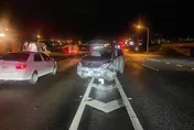 影/國1楊梅段3車嚴重碰撞翻覆！7人緊急送醫