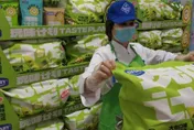 麵包發霉、椰肉變紫！「山姆超市」食安連環爆　陸怒斥母公司沃爾瑪