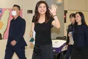 鄭麗文結束訪美返台　打招呼「早安、謝謝大家」未發表談話