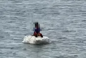 影/苗栗11歲男童坐保麗龍漂流海上！嚇壞釣客　海巡火速救援
