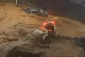 馬路成河！雨彈狂襲貴州多地慘淹　汽車遭洪水沖入河道