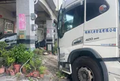 又是毒駕！彰化貨櫃車失控逆向衝民宅　交通受阻