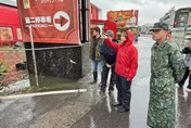 屏東淹成汪洋！「下午2點才停班停課」　周春米臉書遭灌爆