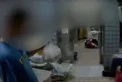 小兄妹獨搬家具餓肚子　暖警自掏腰包買煎餃相助