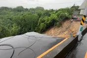 台南豪雨猛炸！釀1.6萬戶大停電　台電冒雨緊急搶修