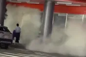 影/三重街頭一片白茫茫！竟是女子亂噴滅火器